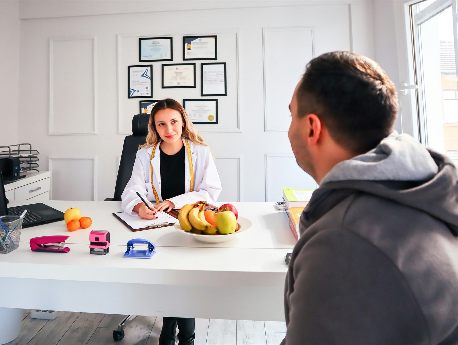 Health and safety consultant providing advice at a workplace in the UK