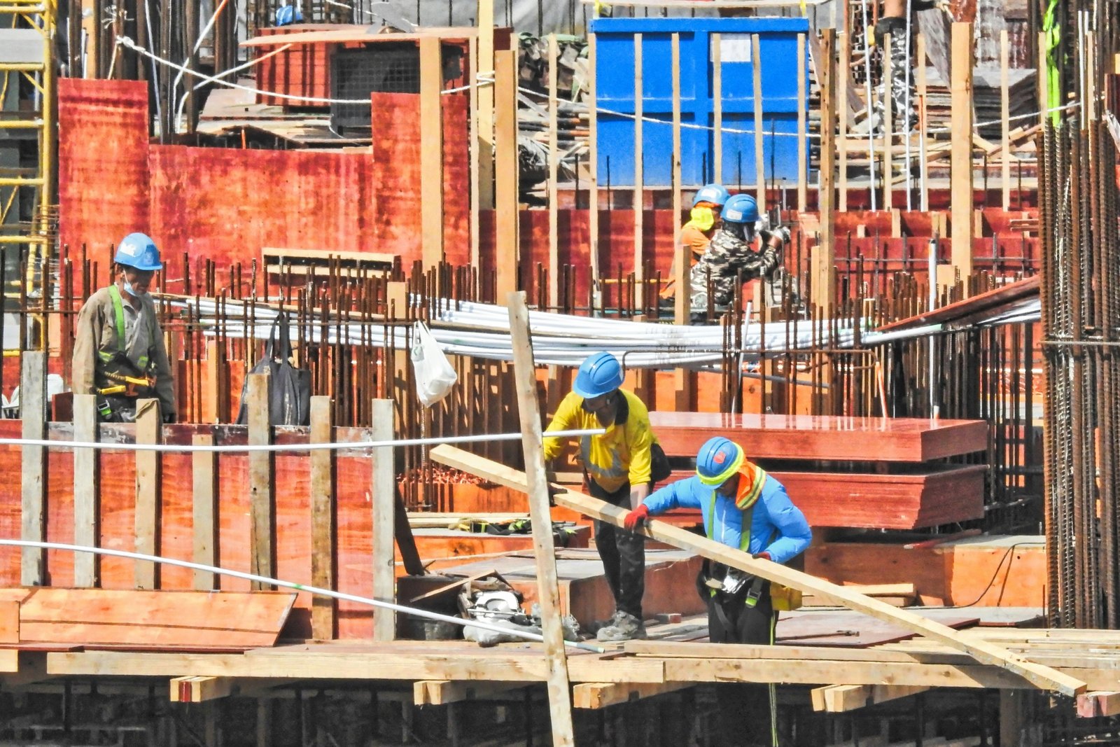Construction site safety in the UK with safety measures